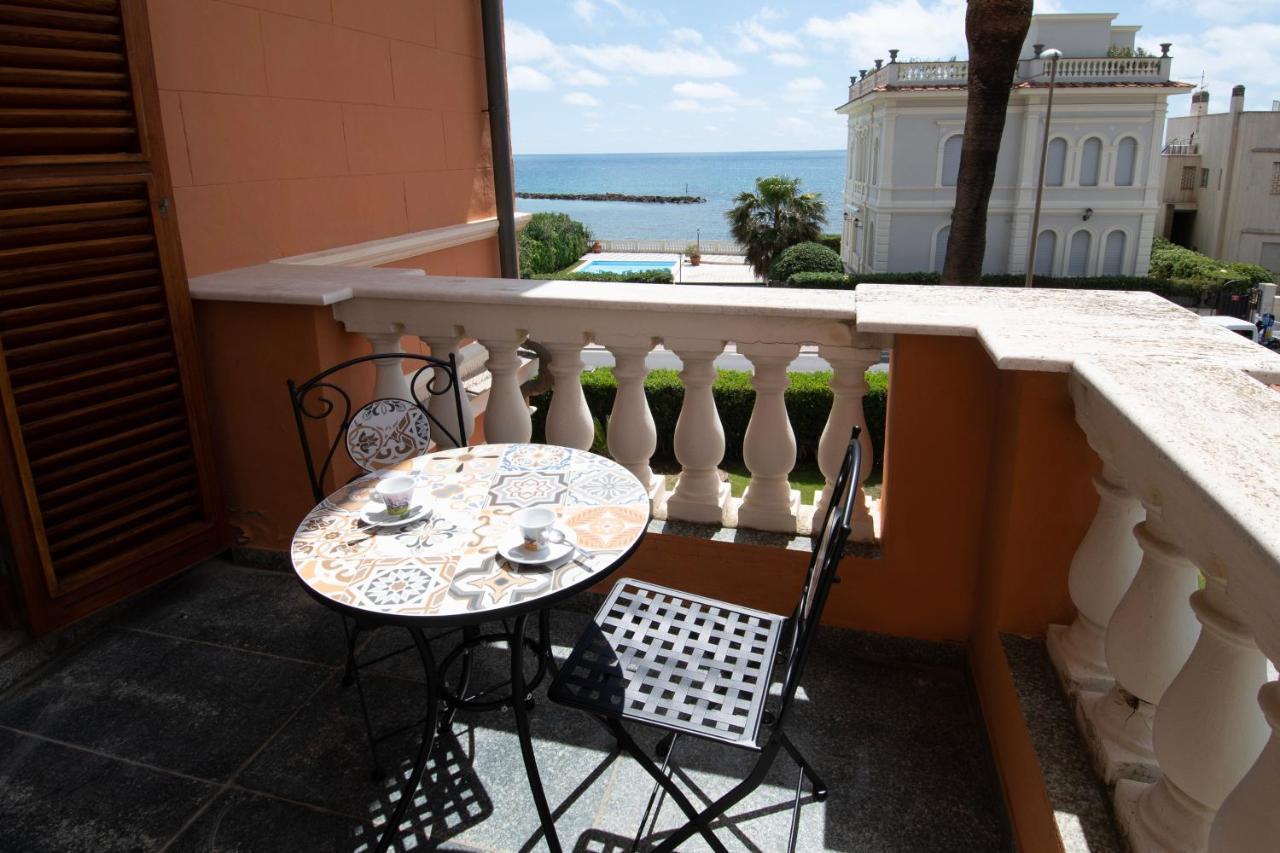 Palazzo Moresco Santa Marinella Exterior foto