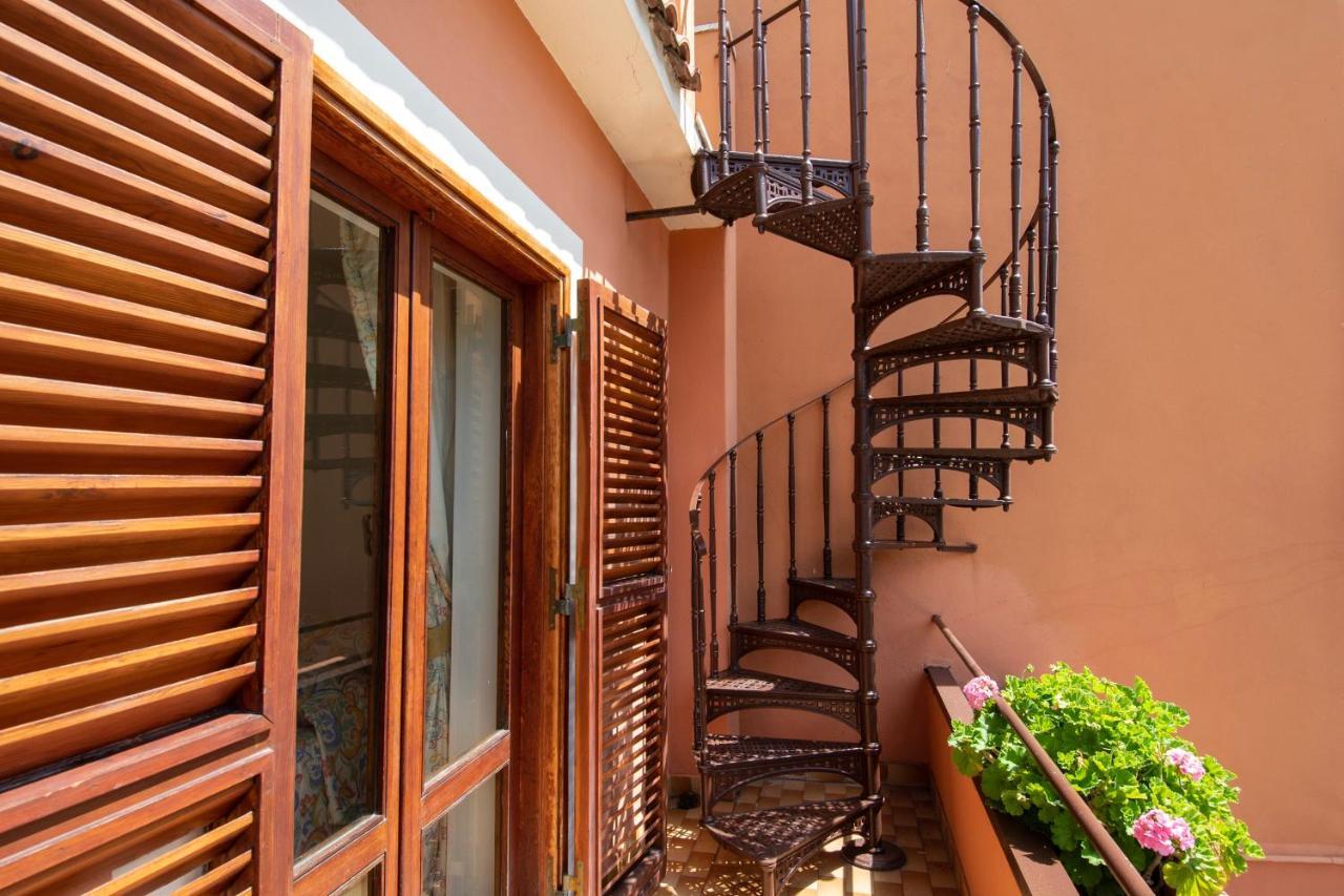 Palazzo Moresco Santa Marinella Exterior foto